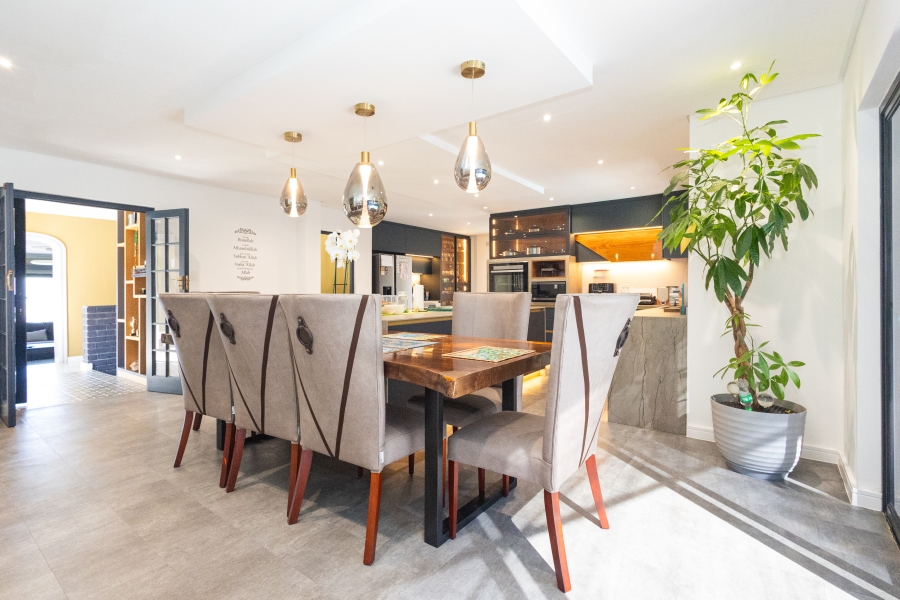 4 Bedroom Property for Sale in Loevenstein Western Cape